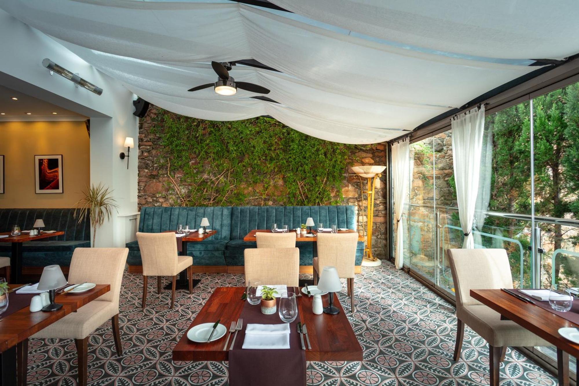 Hotel Savoy Saint Helier Jersey Екстериор снимка