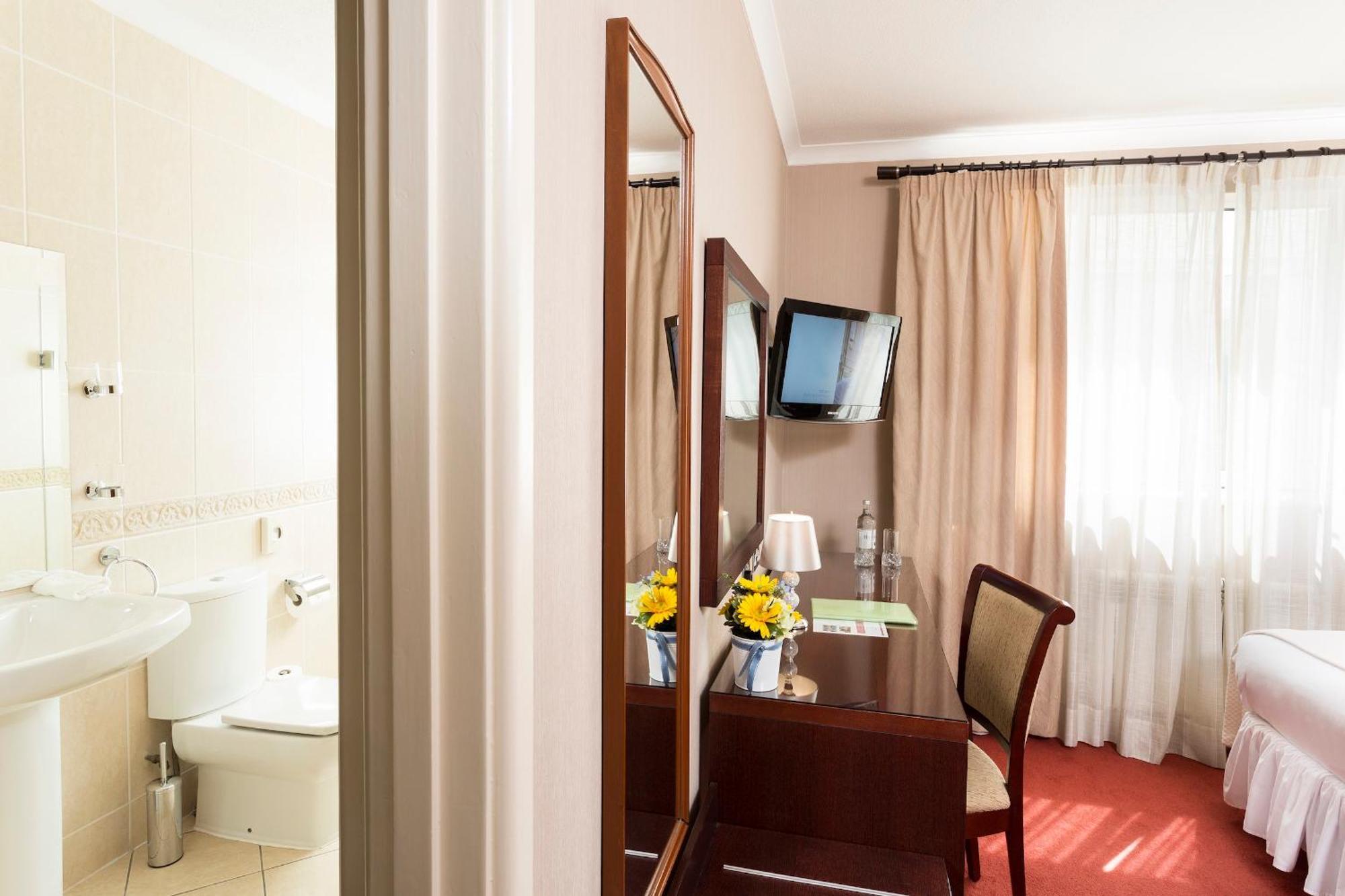 Hotel Savoy Saint Helier Jersey Екстериор снимка